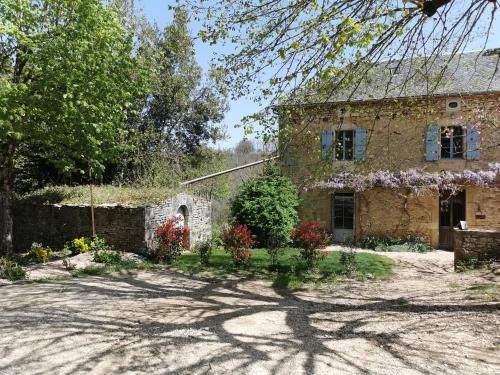 Maison typique périgourdine avec piscine