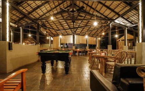 مطعم, Kuruva Island Resort And Spa in Kattikkulam