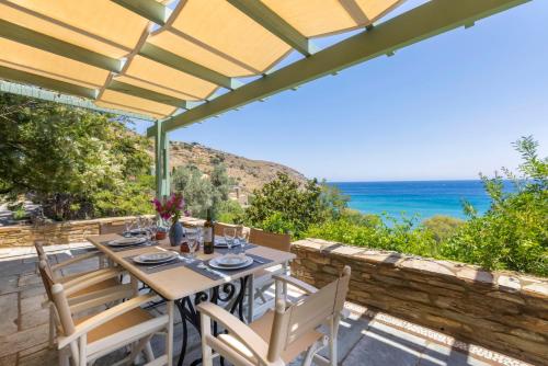 Sun-rock house by the sea, Ándros (fotografie 2)