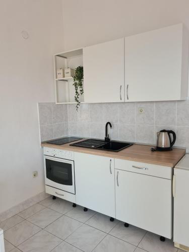 Apartments with a swimming pool Mokalo Peljesac - 639 - image 2