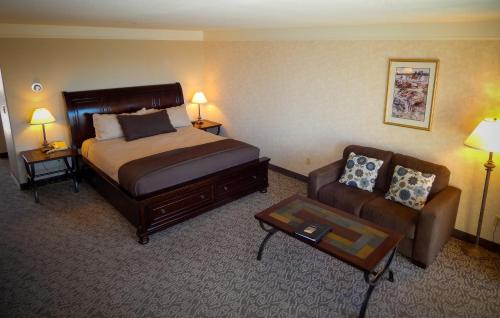 North Cliff Hotel North Cliff Hotel is a popular choice amongst travelers in Fort Bragg (CA), whether exploring or just passing through. Both business travelers and tourists can enjoy the hotels facilities and service