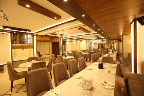 Restaurant, Hotel Lavit Couple Friendly near Faridabad Metro station in Faridabad