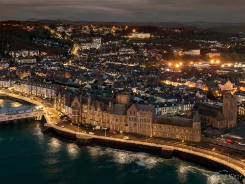 Forester's Retreat Glamping - Dinas View Forester's Retreat Glamping - Dinas View