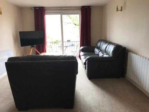 Appin, Beautiful Lochside Apartment with Balcony, Fort William