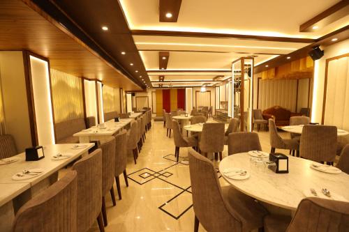 Restaurant, Hotel Lavit Couple Friendly near Faridabad Metro station in Faridabad