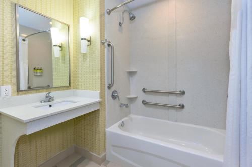 Holiday Inn Express & Suites Southport - Oak Island Area an IHG Hotel - main image