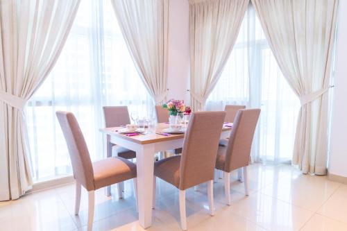 Luxury Escapes - Spacious 2BR Apt in the heart of Dubai Marina- Yacht Bay, Dubaï (photo 7)