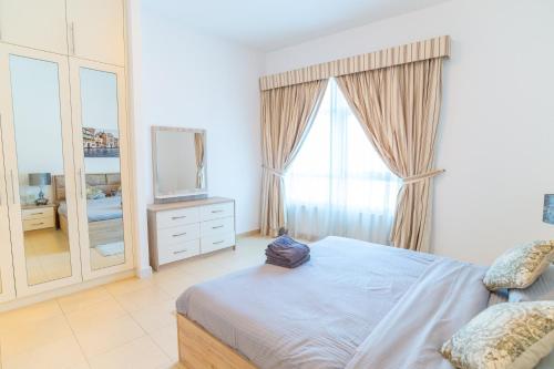 Luxury Escapes - Spacious 2BR Apt in the heart of Dubai Marina- Yacht Bay, Dubaï (photo 4)