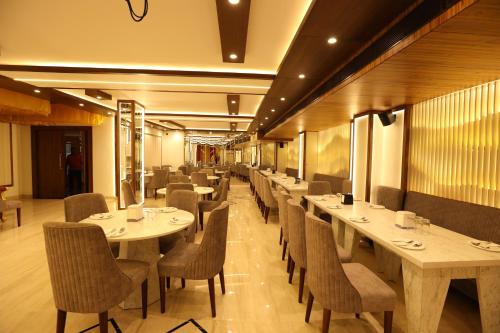 Restaurant, Hotel Lavit Couple Friendly near Faridabad Metro station in Faridabad