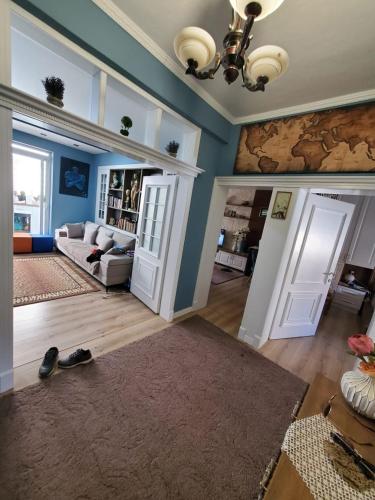 Apartamenti8 Korca in コルセ