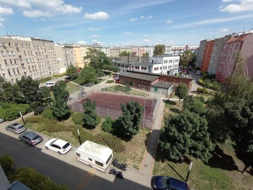 APARTAMENT VENGE -CAŁE MIESZKANIE 46m2 NA WYŁĄCZNOŚĆ - Z JEDNĄ SYPIALNIĄ I JEDNYM SYPIALNO-SALONEM -3 PIĘTRO BEZ WINDY- REZERWACJA BEZ KARTY KREDYTOWEJ-KLIMATYZACJA-KINO DOMOWE-PROJEKTOR-100-NETFLIX-BEZPŁATNY PARKING PUBLICZNY NA MONITOROWANYM PODWÓRZU, Breslau (Foto 9)