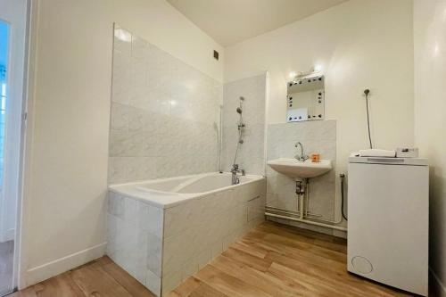 Bathroom, Bright apartment on the banks of the Cher in Saint-Avertin