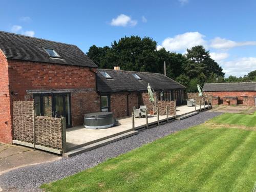 The Stables and Granary at Shawbroom Farm