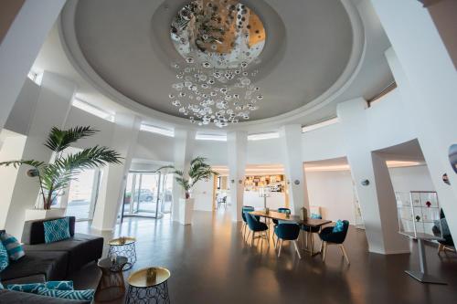 Fuajee, Grand Hotel Faraglioni in Aci Trezza