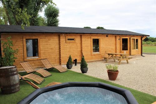 Vedere exterior, Stunning 5-Bed Cabin in Ashton Under Hill in Evesham