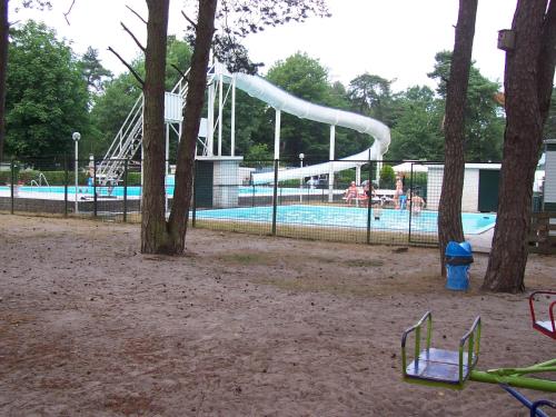 Playground, Vrijstaande bungalow bij het bos in het Vechtdal in Buurtschap Stegerveld