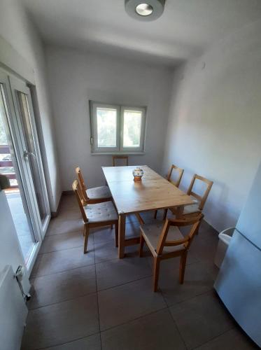 Riverside Vacation House Mrežnica (Riverside Vacation House Mreznica) in Donji Zvečaj