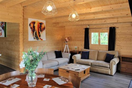 Stunning 5-Bed Cabin in Ashton Under Hill in Evesham