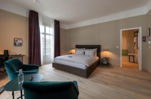 room detail thumbnail 1