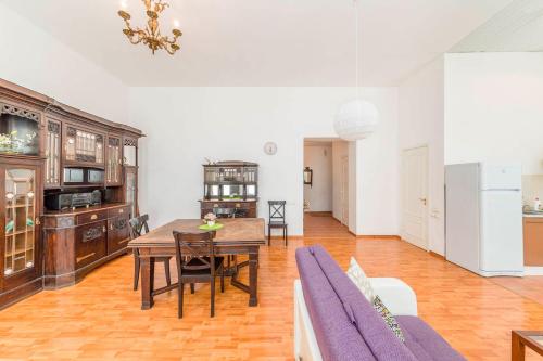 Feelathome Apartments on Millionnaya - image 2