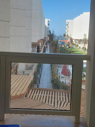 Balcony/terrace, Porto Said Star شاليةمتكامل ثلاث ججرات ماستر ومطبخ ورسبشن دور أول على بحر وبسين in Port Said