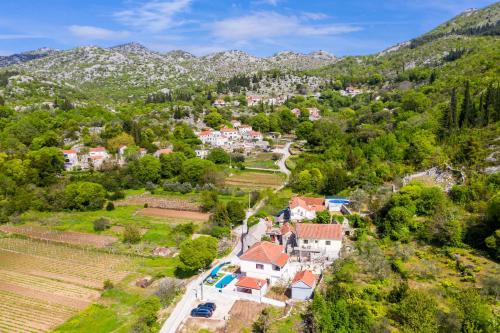 Tuvākā izklaides vieta, Family friendly house with a swimming pool Oslje, Dubrovnik - 18381 in Topolo