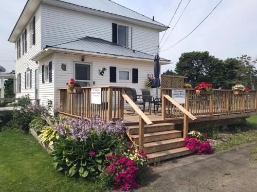 . The Coastal Country House in New Brunswick