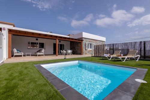 Villa Rustika Family Luxe - Rural, Piscina, BBQ cottage Ille-et-Vilaine