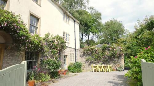 Lovely Property In The Heart Of Somerset, Sleeps 9, Shepton Mallet