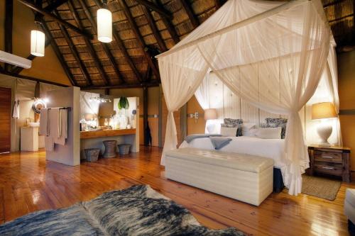. Bush Lodge – Amakhala Game Reserve