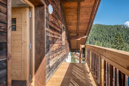 Superior One-Bedroom Apartment with Balcony