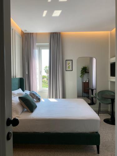 Double Room with Sea View image 6