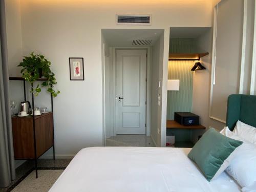 Double Room with Sea View image 3