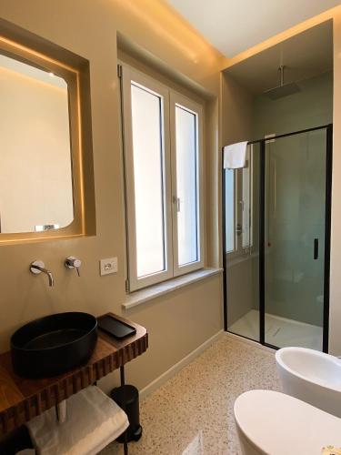 Double Room with Sea View image 4