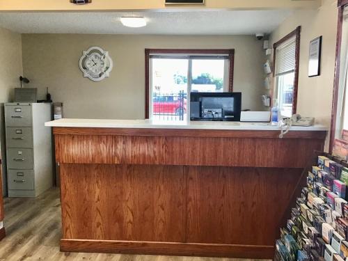 Rodeway Inn - image 9