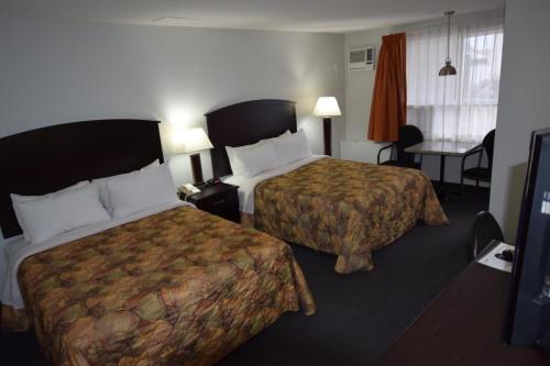 2 queen beds