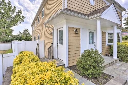 Ideally Located Glen Cove Apartment! in Glen Cove, USA