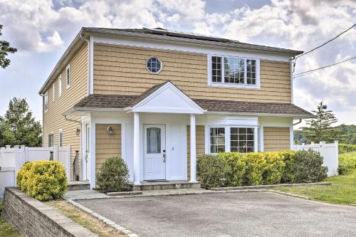 Ideally Located Glen Cove Apartment!