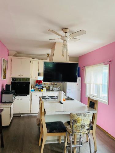 Luxury I Suite East York Toronto Space Share