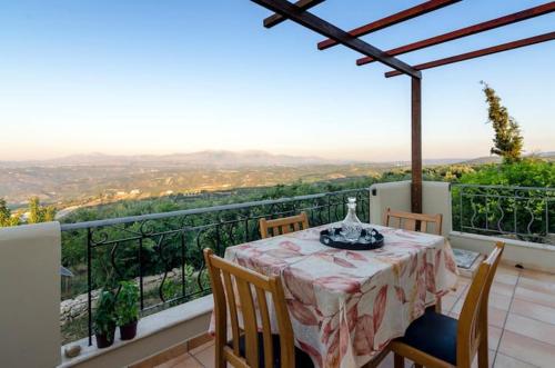 Serapis Country House on the hill above Heraklion Off grid