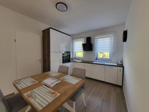 Apartment Prejac by the beach - image 2