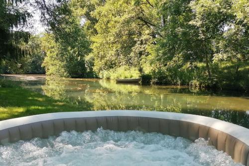 Gite Pyrénées pleine nature jacuzzi 4/5 pers. gîte à louer Bruges-Capbis-Mifaget