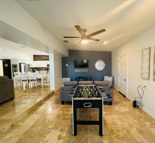 Pool, Hot tub, Close to Beaches, Shopping, More! in Osprey