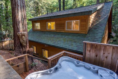 . The Wood Chalet Hot Tub BBQ Redwoods