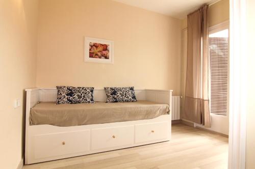 Rubí: Luminoso apartamento a 1 minuto de la playa - image 2