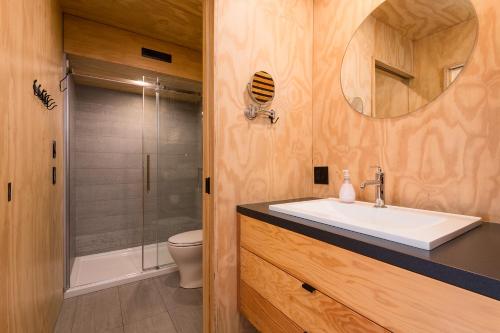2 bedrooms, 4 beds