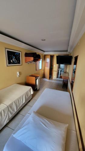 4 twin beds