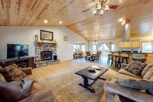 Peregrine Palace in Big Bear Lake, USA