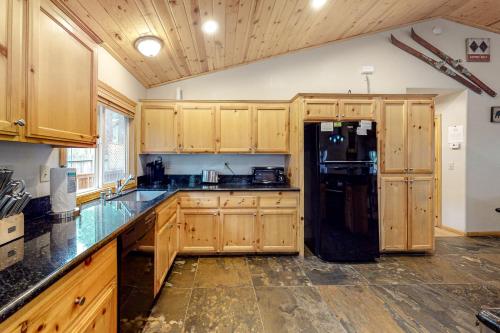 Peregrine Palace in Big Bear Lake, USA