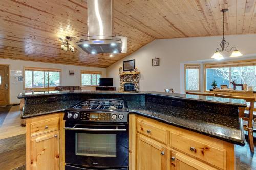 Peregrine Palace in Big Bear Lake, USA